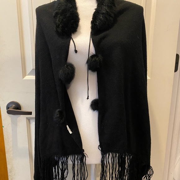Sweaters - Vintage Black Shawl with Faux Fur